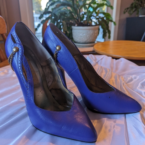 Heels - Picture 3 of 7